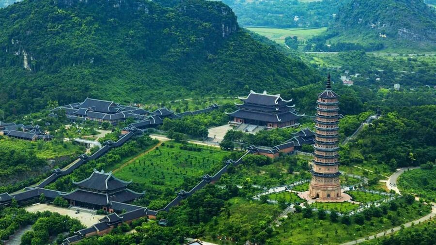 Ninh Binh: Hoa Lu Tam Coc Hang Mua on Limousine and Cycling - Vietnamese buffet lunch at midday