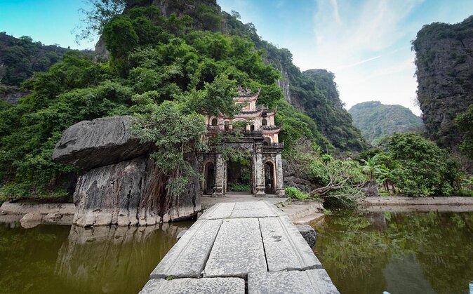 Ninh Binh Luxury Tour 2 Days 1 night by limousine See Hidden Gems - Thai Vi Temple and a Vietnamese lunch