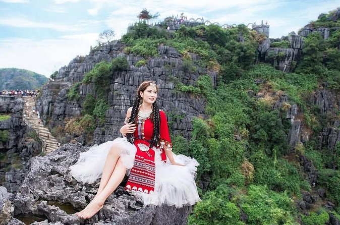 Ninh Binh Tour from Hanoi for 6-9 Pax/tour by DCar Limousine - Lunch and the value of the package