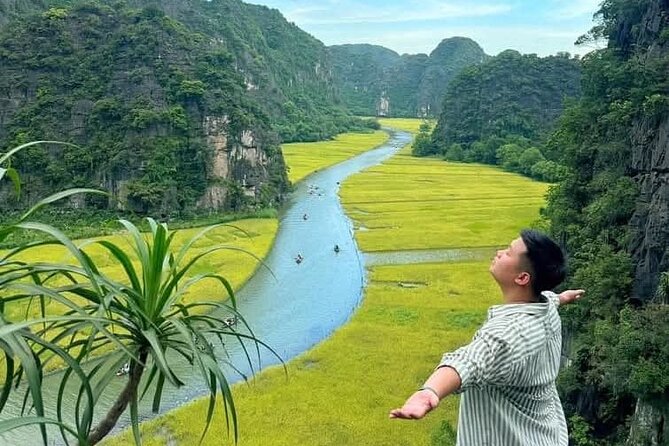 Ninh Binh Tour from Hanoi for 6-9 Pax/tour by DCar Limousine - Trang An and the final river journey