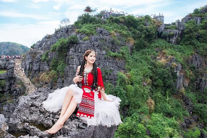 Ninh Binh Tour from Hanoi for 6-9 Pax/tour by DCar Limousine - Group size, guide support, and the long return