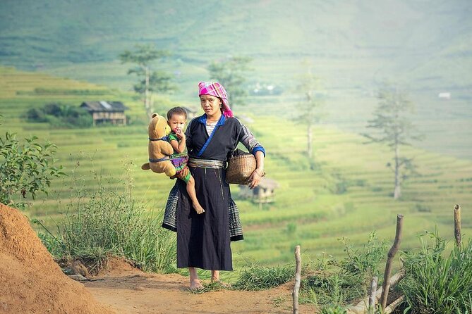 Noi Bai airport transfer by luxury Limousine Bus to Sapa from Hanoi - The people behind the ride