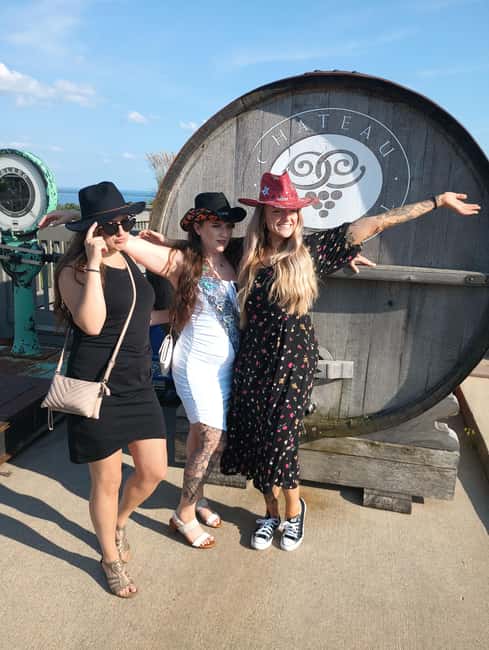 NON BUS Traverse City MOVIE STARS Wine Tour in a Luxury SUV - Four Stops on Old Mission Peninsula