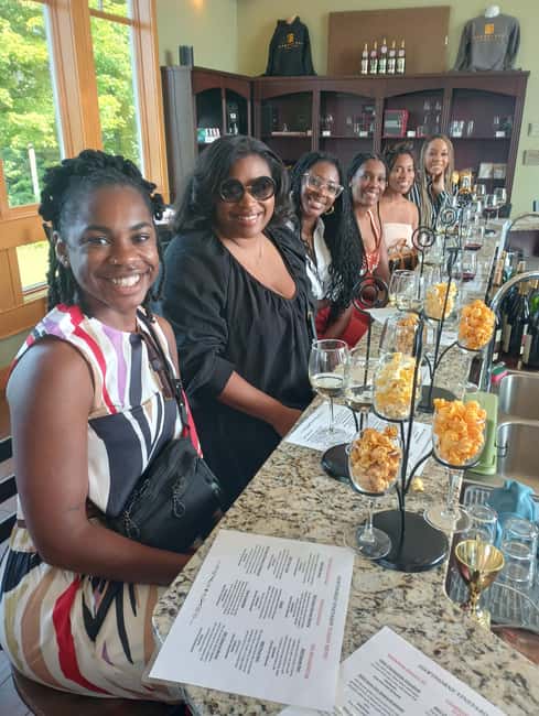 NON BUS Traverse City MOVIE STARS Wine Tour in a Luxury SUV - The Guide Makes the Difference