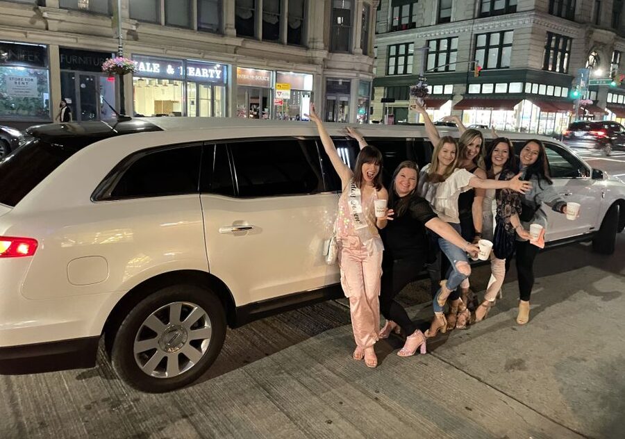 NYC Limousine Tour By Stretch Limo-King And Queen Limo NYC - A fast city sampler in a private limousine