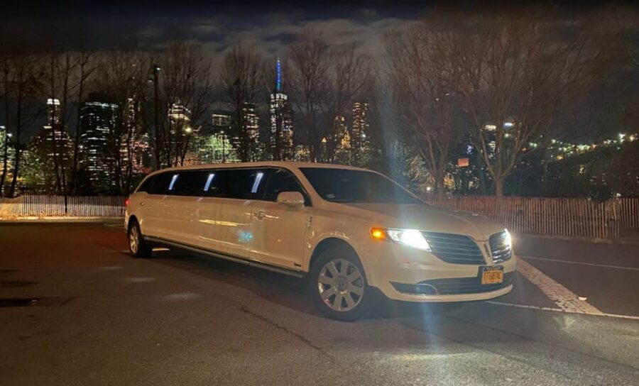 NYC Limousine Tour By Stretch Limo-King And Queen Limo NYC - Who should book this New York tour?