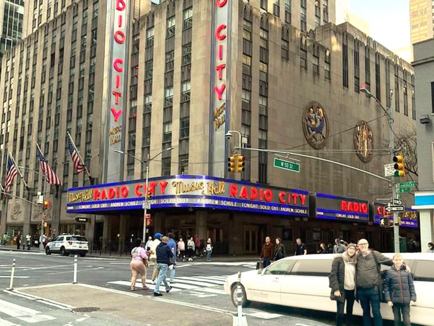 NYC: Private Home Alone 2 Stretch Limousine Tour with Pizza - The Empire State Building and Kevin’s Manhattan view