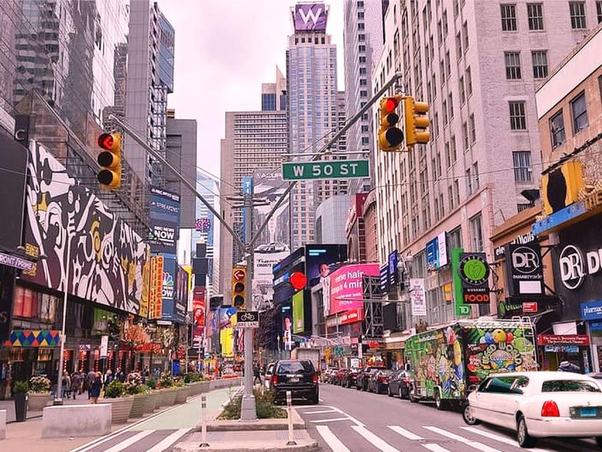 NYC: Private Home Alone 2 Stretch Limousine Tour with Pizza - Central Park and the changing pace of the city