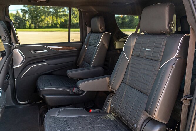 NYC VIP Private Luxury airport arrival ride by Stretch Limousine - The limousine experience, from celebration to ordinary comfort