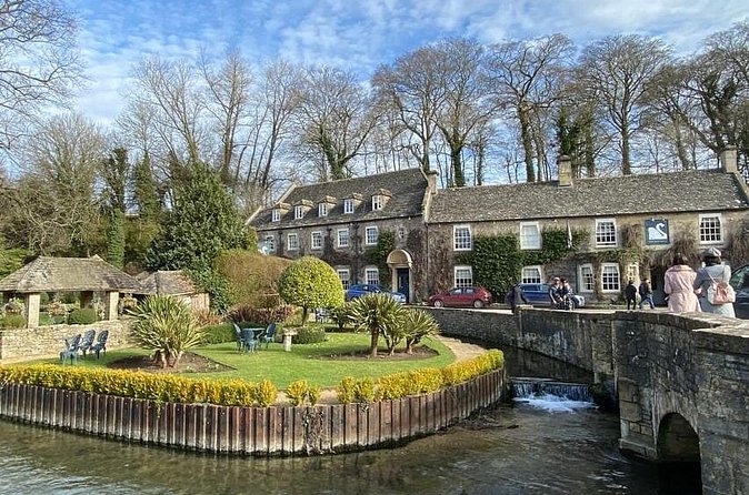 Oxford and Traditional Cotswolds Tour with Private Chauffeur - Private chauffeur travel, with useful flexibility