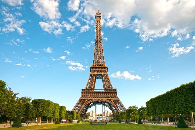 Paris Airport Transfer: Paris Airport CDG to Paris by Luxury Van - Who will get the most from this transfer?