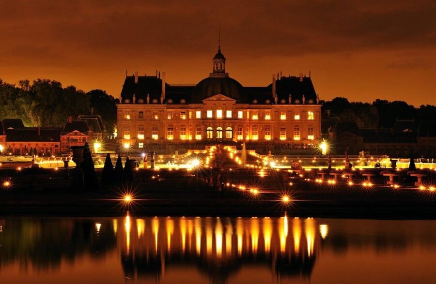 Paris: Candlelit Dinner at Vaux-le-Vicomte by Limousine - Why Vaux-le-Vicomte works so well after dark