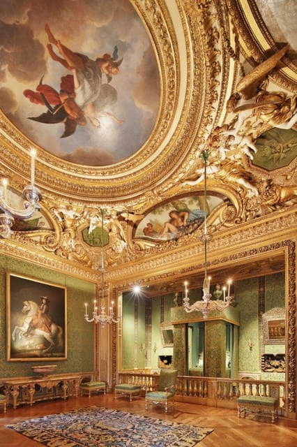 Paris: Candlelit Dinner at Vaux-le-Vicomte by Limousine - Candlelight, music, and the change from day to night