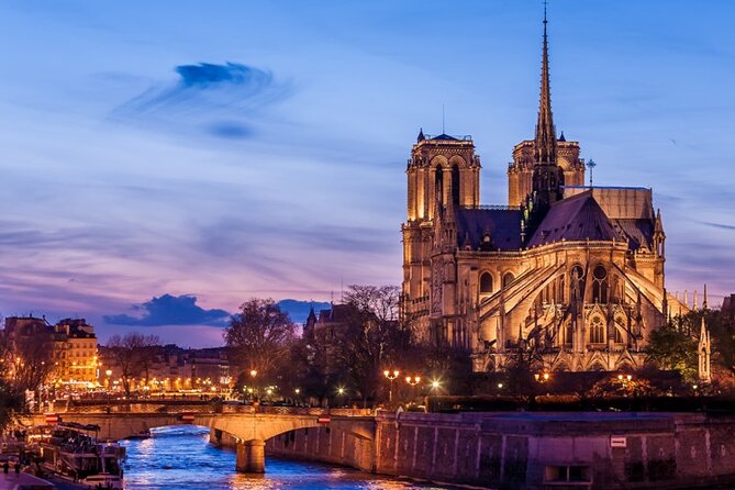 Paris highlights sightseeing tour with private Transportation - Montmartre and the Moulin Rouge
