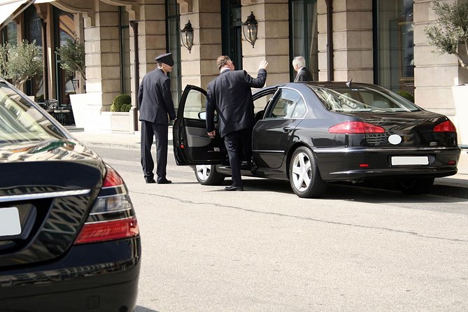 Paris Private Car Service with Driver - What the car and chauffeur service include
