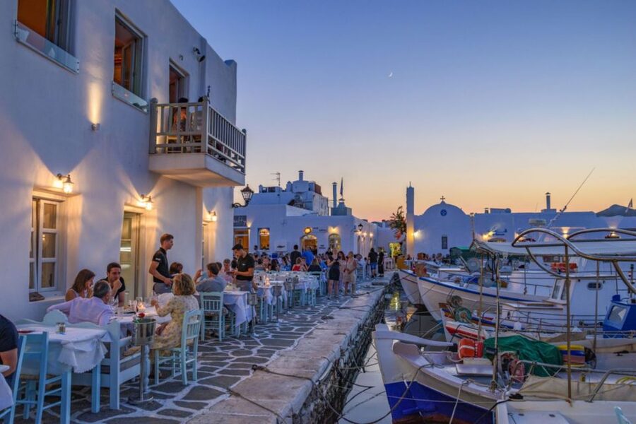Paros: Exclusive Sunset Highlights Tour by Luxury Minivan - Why this four-hour route works well on Paros