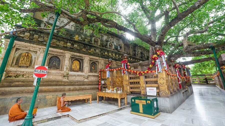 Patna: Bodhgaya Fully Private Car One Day Tour - Entering the Mahabodhi Temple Complex