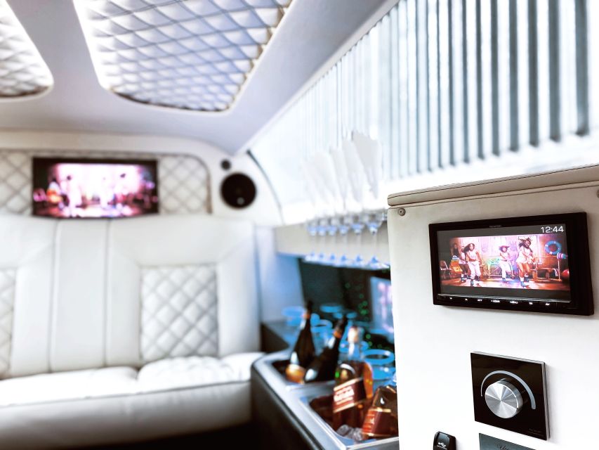 Prague: 1-Hour Vintage Limousine Rental - Who will enjoy this most
