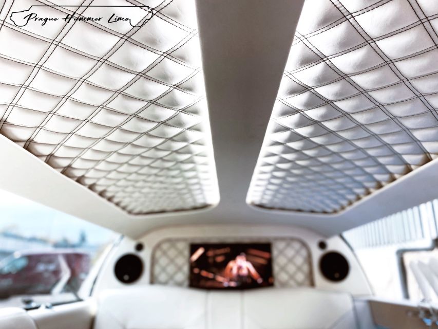 Prague: 1-Hour Vintage Limousine Rental - What the one-hour route can and cannot do