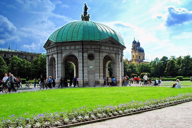 Private 2.5 hour city tour of Munich with driver/guide - Who should book this Munich tour