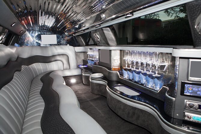 Private 2-Hour Limo Tour of Las Vegas with Champagne - The limousine itself: comfort with a few caveats