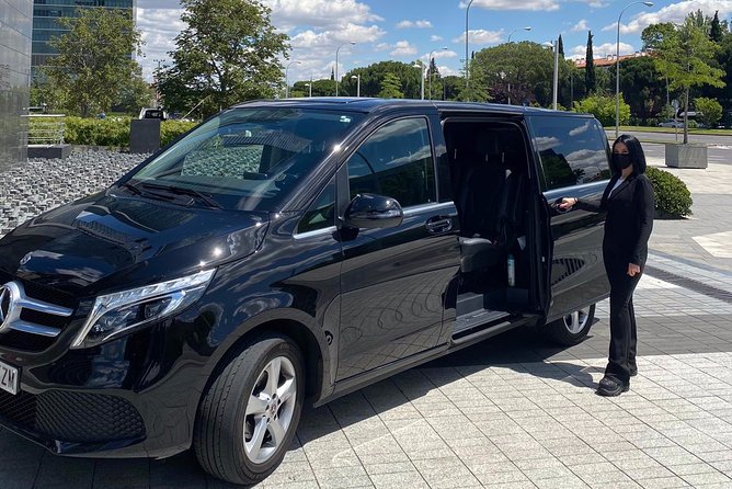Private 8-hour Tour of London: Private driver & licensed guide w/ Hotel Pick Up - One hour on the Thames