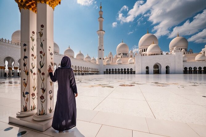 Private Abu Dhabi sightseeing Tour by luxury minivan 6X person - Louvre Abu Dhabi: a strong finish on Saadiyat Island