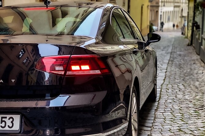 Private ARRIVAL Transfer by LIMOUSINE 3+1pax - Key points at a glance
