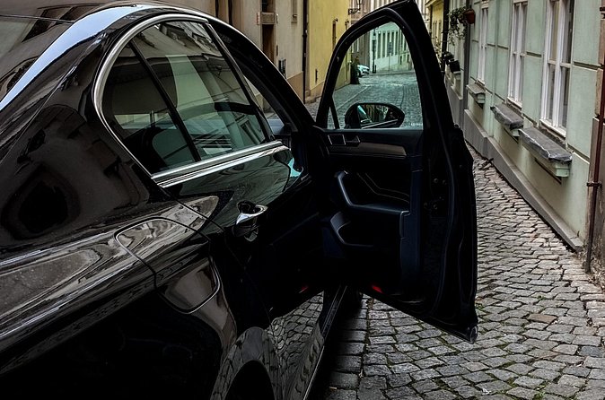 Private ARRIVAL Transfer by LIMOUSINE 3+1pax - The important warning about driving standards