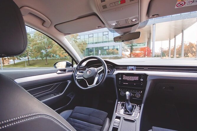 Private ARRIVAL Transfer by LIMOUSINE 3+1pax - Booking details that matter