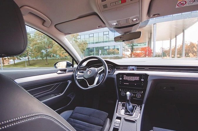Private ARRIVAL Transfer by LIMOUSINE 3+1pax - My verdict on the Prague limousine arrival transfer