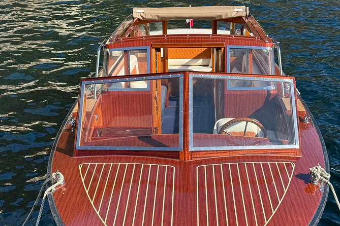 Private Boat Tour on Lake Como with Venetian Limousine - The opening views: castles, gardens, and neoclassical villas