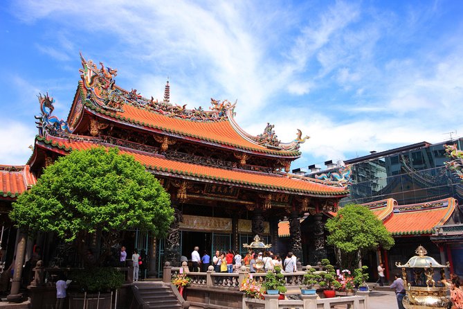 Private Car: 8 Hour Highly Customized Taipei City Exploration! - Longshan Temple: Taipei’s most atmospheric temple stop