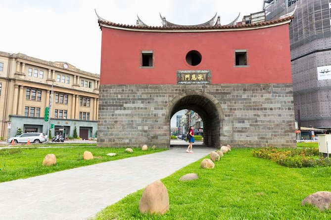 Private Car: 8 Hour Highly Customized Taipei City Exploration! - Bopiliao Historic Block and the older streets