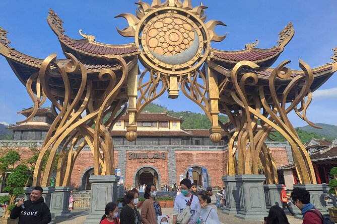 Private car and cable car ticket to the Ba Na hills and Golden Bridge - Leaving Da Nang in a private car