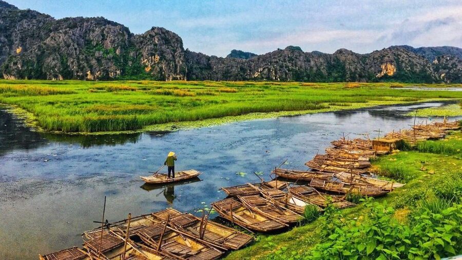 Private Car/Bus Renting Hanoi - Ninh Binh - Halong - Sapa... - Lunch in Ninh Binh Province