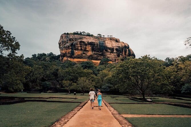 Private Car & English-Speaking Driver – Sri Lanka Island wide - The price, and what you should confirm