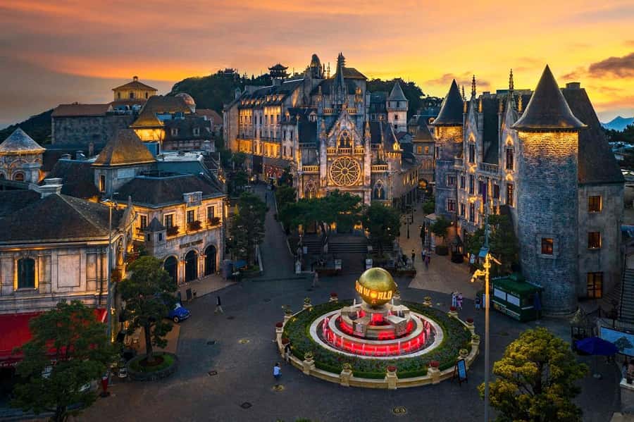 Private Car To Golden Bridge-Ba Na Hills From HoiAn/DaNang - Riding the cable car to the Golden Bridge