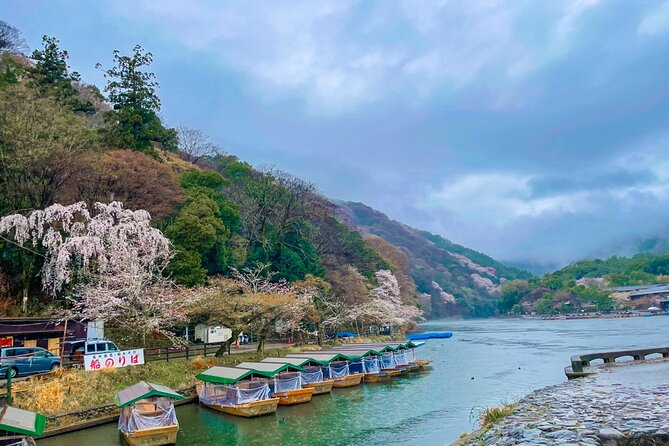 Private car tour Let's uncover secrets of majestic Kyoto history - Yasakanoto and the golden pavilion confusion