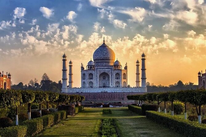 Private Car Tour of Taj Mahal and Agra Fort from Delhi - Meeting your Agra guide and reaching the Taj Mahal
