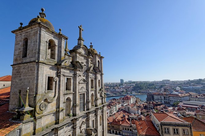 Private car transfer from Lisbon to Porto with 2h for sightseeing - Óbidos in two hours: walls, lanes, and ginjinha