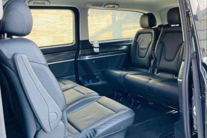 Private Car with Driver at Disposal in Dubai or Abu Dhabi - A private car instead of a fixed Dubai tour