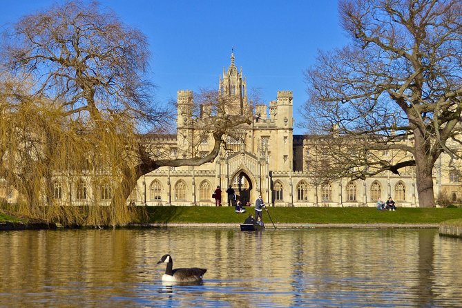 Private Chauffeur Punt Tour - Queens’ College and the Mathematical Bridge