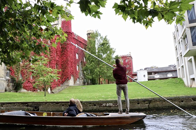 Private Chauffeur Punt Tour - Checking in at La Mimosa on Thompsons Lane