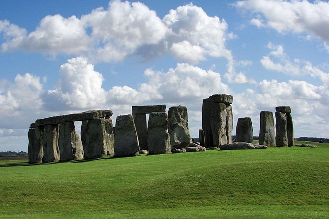 Private Chauffeured Minivan Tour of Stonehenge from London - Drivers and the small details that matter
