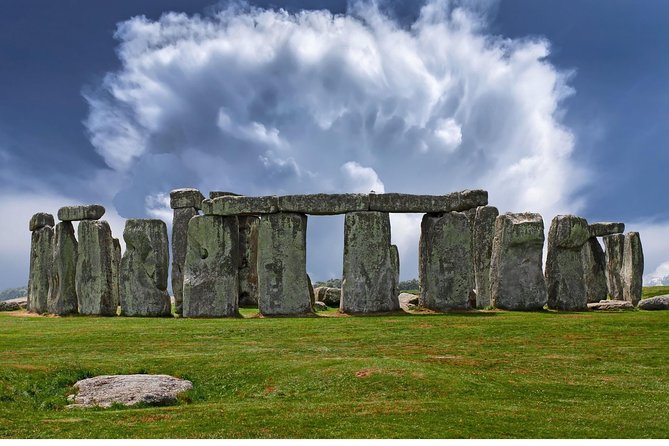 Private Chauffeured Minivan Tour of Stonehenge from London - Who should book this tour