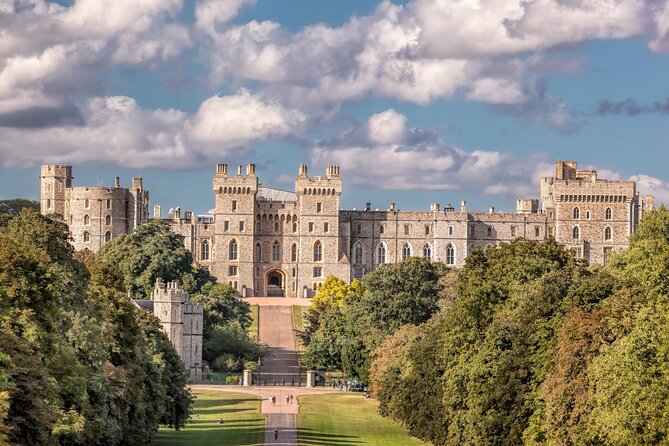 Private Chauffeured Tour to Windsor Castle from London - What the chauffeur service does well