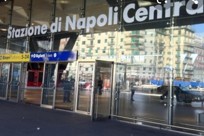 Private driver from Naples airport to the center or vice versa - A calm first step after landing in Naples
