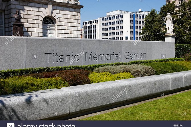 Private Driver Guided Day Tour of Belfast - City Hall and the center, 9:30 a.m. to 11 a.m.