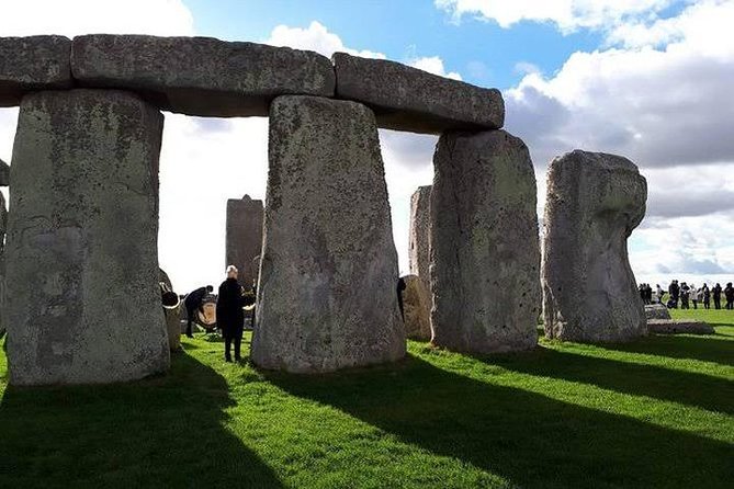 Private driver guided tour Stonehenge - Woodhenge adds a quieter prehistoric stop
